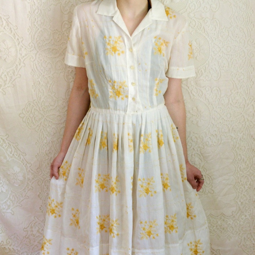 ✨🌼 Vintage Floral Embroidered Midi Dress 🌼✨